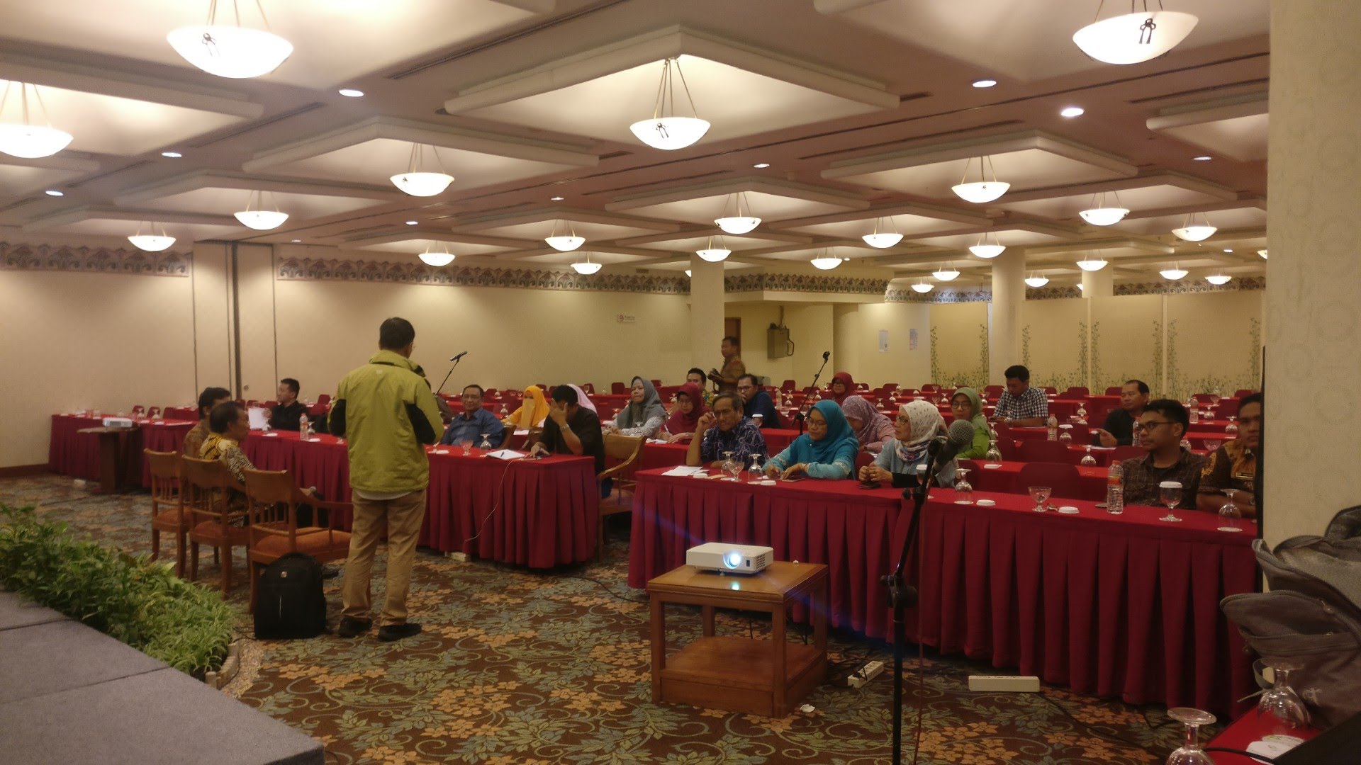 Seminar AEEVI bersama peserta
